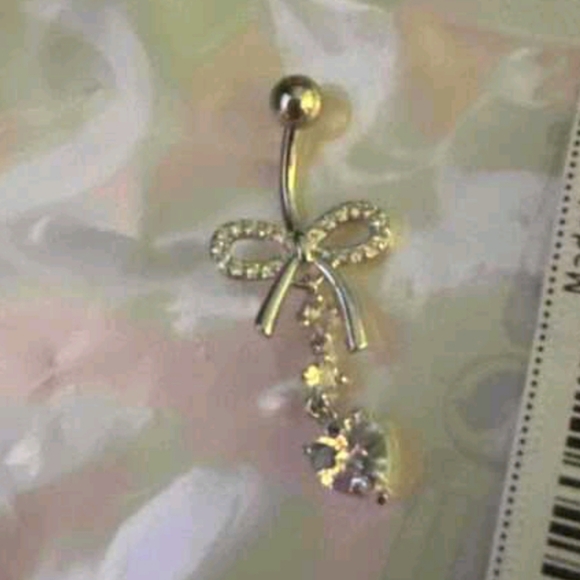 🎀 Cubic Zirconia Bow & Dangling Heart Bellybutton Piercing Jewelry (OS) 🩷 - Picture 5 of 9